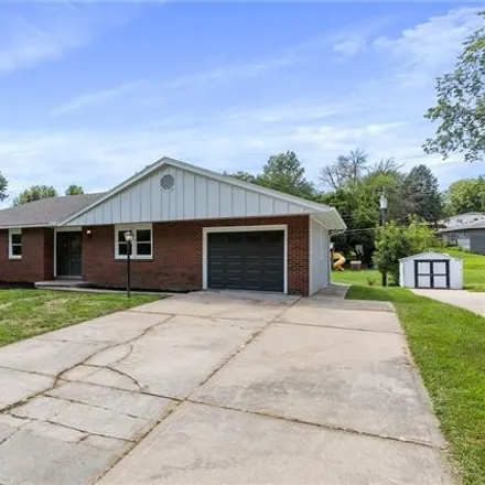 Image 3 - 3308 North 35th Place, St. Joseph, MO 64506, USA - House for sale