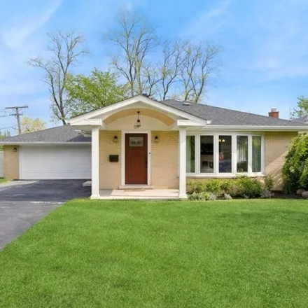 Buy this 3 bed house on 24 Naperville Road in Clarendon Hills, DuPage County