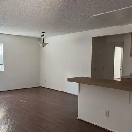 Image 2 - 4830 Rosewood Avenue, Los Angeles, CA 90004, USA - Apartment for rent