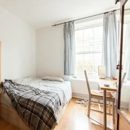 Rent this 3 bed apartment on Chicksand House in Chicksand Street, Spitalfields