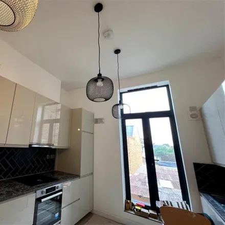 Rent this 4 bed townhouse on UK Autos DIY Ltd in 74 Stamford Hill, London