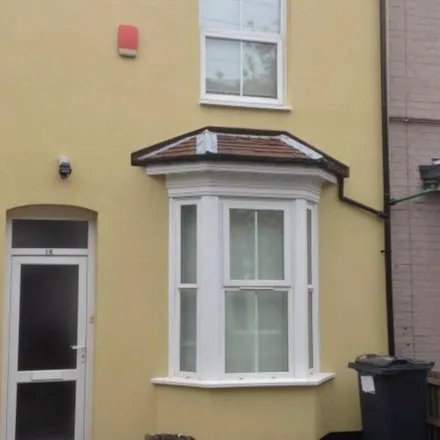 Rent this 4 bed townhouse on 14 Blossom Avenue in Selly Oak, B29 7AG