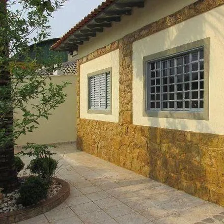 Buy this 3 bed house on Rua Lagoa Dourada in Centro, Cambé - PR