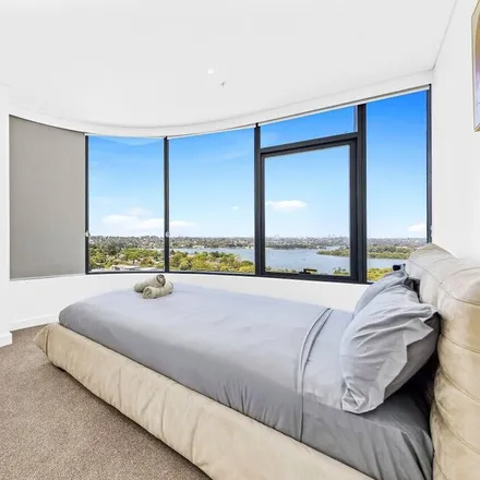 Rent this 3 bed apartment on Rhodes NSW 2138