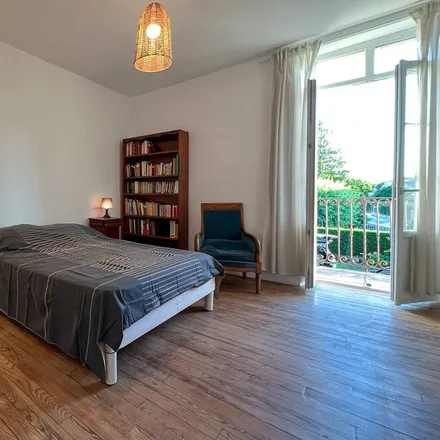 Rent this 3 bed house on Castels et Bézenac in Dordogne, France