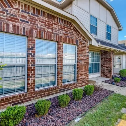 Rent this 3 bed condo on Oriole Boulevard in Duncanville, TX 75116