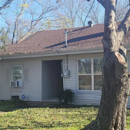 Rent this 3 bed house on 1000 South 19th 1/2 Street in Corsicana, TX 75110