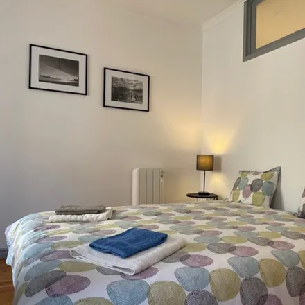 Rent this 3 bed apartment on Rua dos Remédios 194 in 196, 198