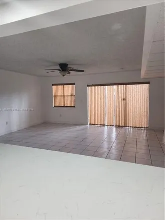 Image 6 - 7026 Northwest 169th Street, Palm Springs North, Hialeah, FL 33015, USA - Townhouse for rent