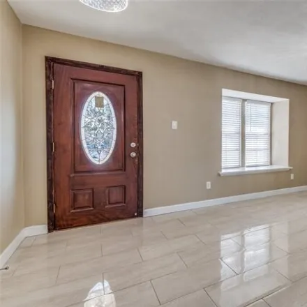 Image 3 - 839 Woodhaven Lane, Garland, TX 75040, USA - House for sale
