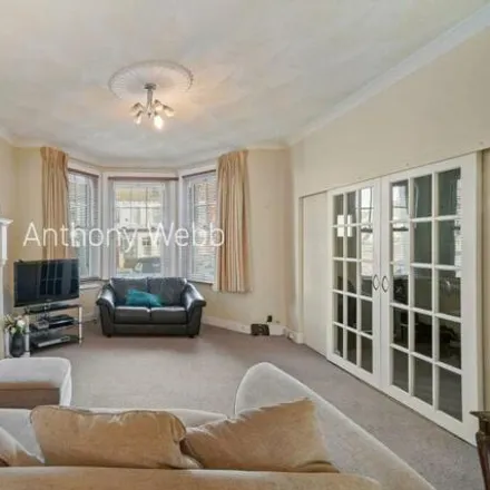 Image 6 - Hail & Ride Woodberry Avenue, Hoppers Road, Winchmore Hill, London, N21 3LH, United Kingdom - Townhouse for sale