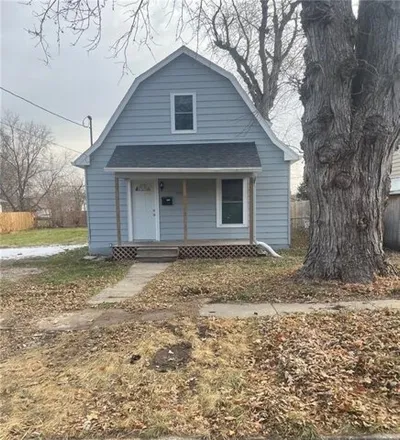 Buy this 2 bed house on 1327 De Wolf Street in Des Moines, IA 50316