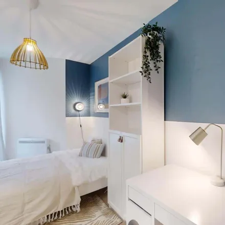 Rent this 3 bed room on 9 Rue de la Bourdonnais in 44100 Nantes, France