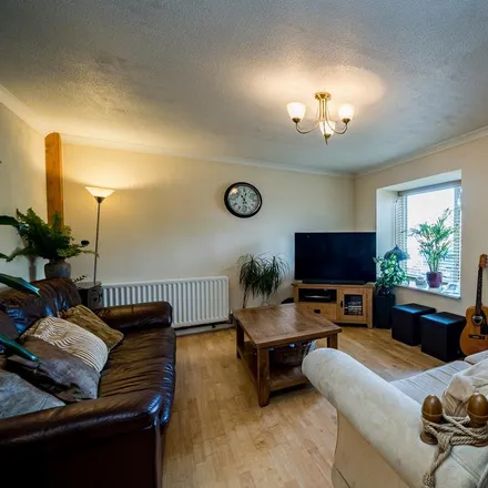 Rent this 3 bed house on Deangarden Rise in Buckinghamshire, HP11 1RF