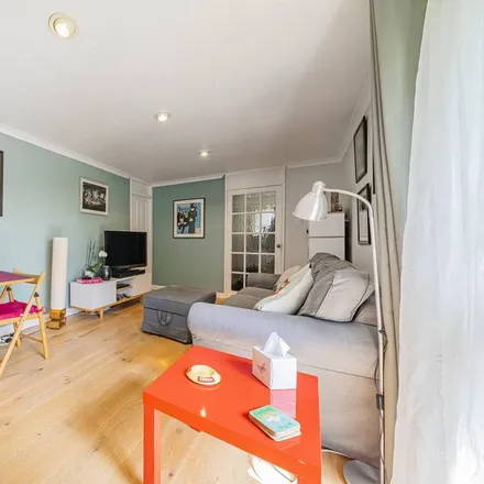 Rent this 2 bed apartment on unnamed road in London, SW18 2EZ