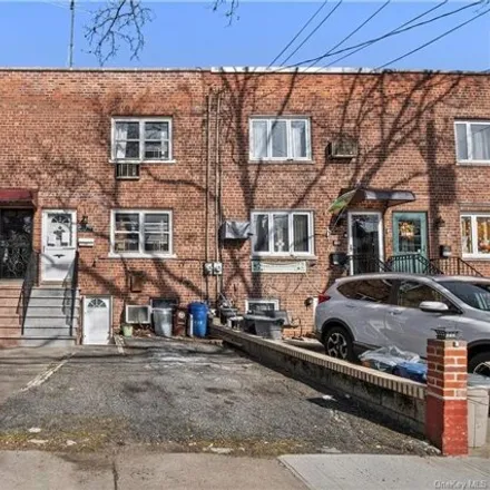 Buy this 2 bed house on 1622 Paulding Avenue in New York, NY 10461