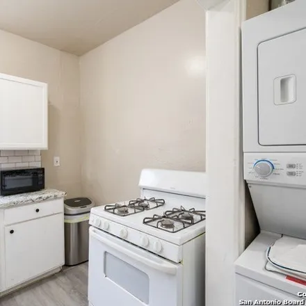 Image 4 - 654 Fulton Avenue, San Antonio, TX 78212, USA - Apartment for rent