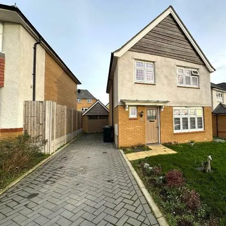 Buy this 3 bed house on Hunting Drive in Luton, LU2 0GA