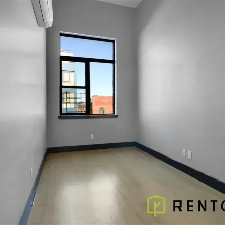 Image 2 - 148 Meserole Street, New York, NY 11206, USA - Apartment for rent