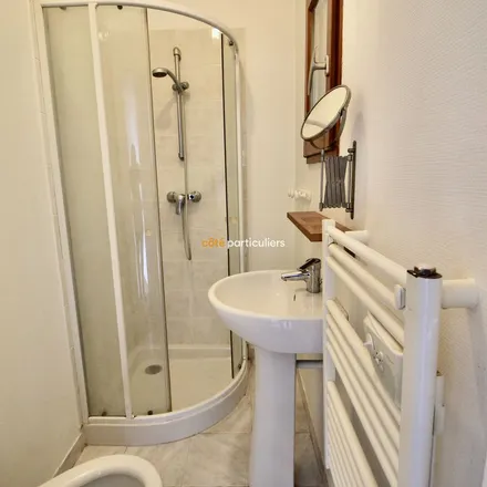 Rent this 2 bed apartment on 2 Chemin de la Chapelle in 78470 Saint-Rémy-lès-Chevreuse, France