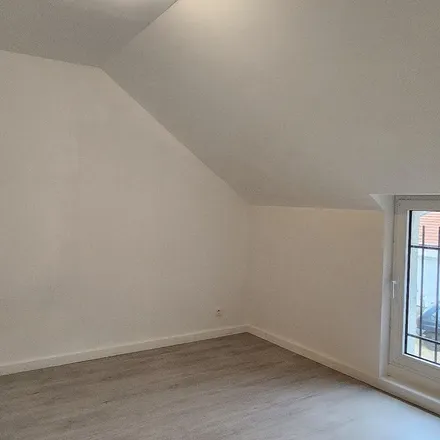 Rent this 2 bed apartment on Sur la Croix Cassee in 77460 Souppes-sur-Loing, France