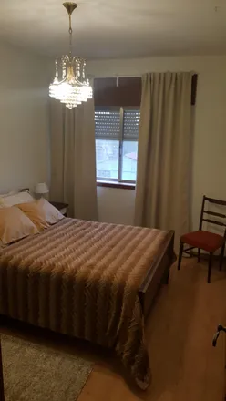 Rent this 2 bed room on Centro Comercial Londres in Rua de Oslo, 4460-484 Matosinhos