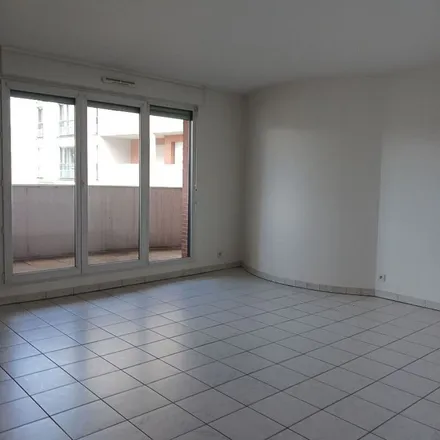 Rent this 3 bed apartment on Résidence Le Luxembourg in Rue François Raspail, 76300 Sotteville-lès-Rouen