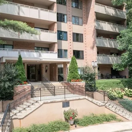 Buy this 2 bed condo on 1611 Spring Drive in Highlands, Louisville