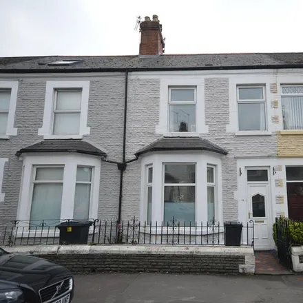 Rent this 3 bed townhouse on Glenroy Street in Cardiff, CF24 3JX