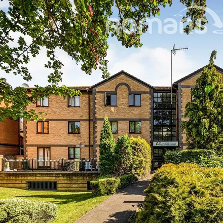 Rent this 1 bed apartment on Buckinghamshire New University (Wycombe Campus) in Queen Alexandra Road, High Wycombe