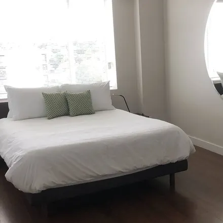 Rent this 2 bed condo on Upper Westmount in Montreal, QC H3W 2H2