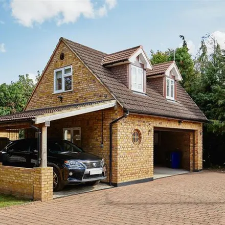 Rent this 6 bed apartment on Old Ferry Drive in Sunnymeads, TW19 5EW