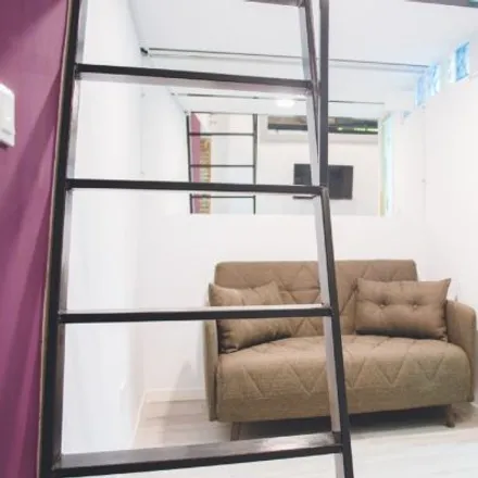 Rent this studio apartment on Madrid in Calle de los Tres Peces, 34