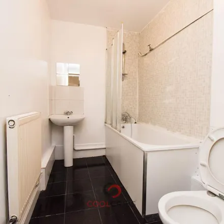 Rent this 2 bed apartment on Caledonian Road Post Office in 320 Caledonian Road, London