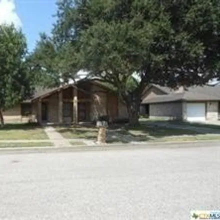 Buy this studio house on 743 Rosewood Drive in Victoria, TX 77901