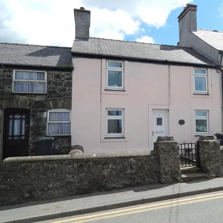 Rent this 2 bed townhouse on Holyhead Road in Llanerchymedd, LL71 7AD