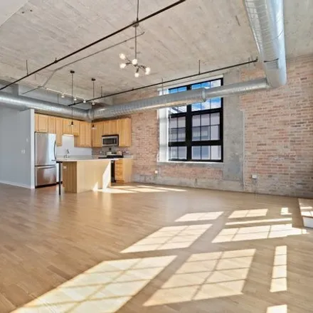 Image 8 - Shoemaker Lofts, 3963 West Belmont Avenue, Chicago, IL 60618, USA - Loft for sale