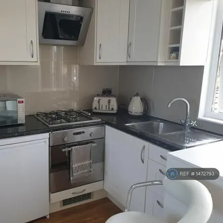 Image 9 - Thames Avenue, London, UB6 8HX, United Kingdom - Apartment for rent