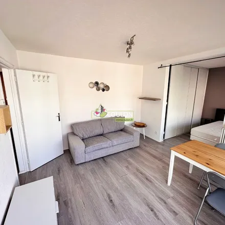 Rent this 1 bed apartment on 8 rue de l'Ecorchade in 63400 Chamalières, France