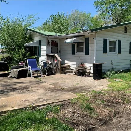 Buy this 3 bed house on 702 West Main Street in Gentry, Benton County