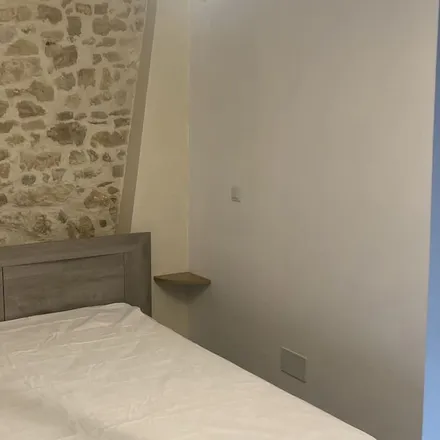 Rent this 1 bed house on École élémentaire de COUX ET BIGAROQUE in Place des Croquants, 24220 Les Bretoux