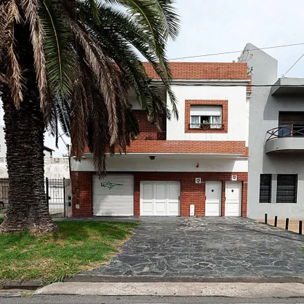 Buy this 3 bed house on Av. Roca in Crucecita, Provincia de Buenos Aires