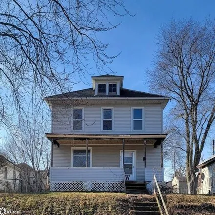 Buy this 2 bed house on 650 South Gunnison Street in Burlington, IA 52601