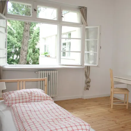 Rent this 5 bed room on Kranzer Straße 5 in 14199 Berlin, Germany