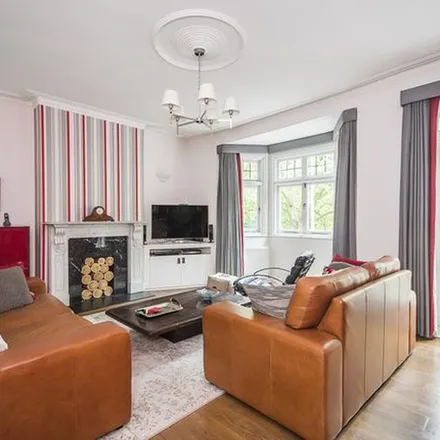 Rent this 5 bed townhouse on 14 Clapham Common West Side in London, SW12 8AQ