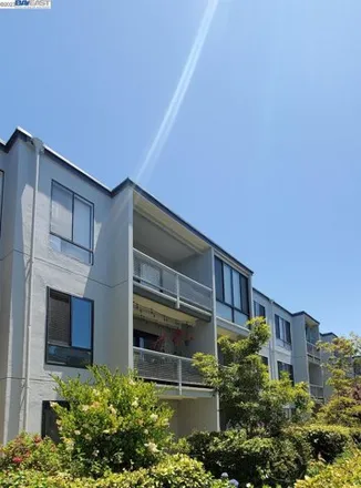 Buy this 1 bed condo on Powell Street in Emeryville, CA 94626