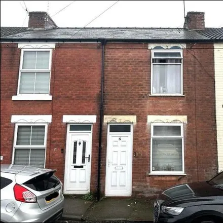 Image 1 - Vincent Crescent, Chatsworth Road, Chesterfield, S40 3AX, United Kingdom - Townhouse for sale