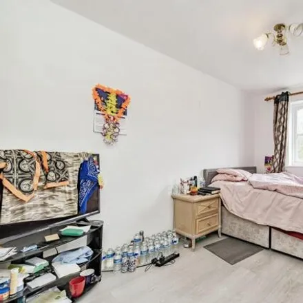 Image 5 - Westminster House, Exeter Close, North Watford, WD24 4RJ, United Kingdom - Apartment for sale