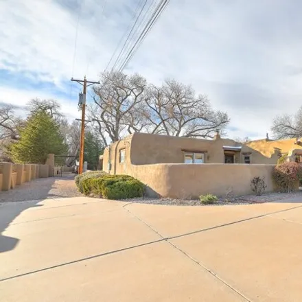 Image 2 - 908 Green Valley Road Northwest, Los Ranchos de Albuquerque, Bernalillo County, NM 87107, USA - House for sale