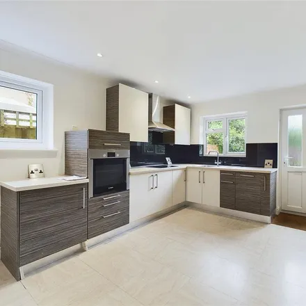 Image 2 - Finchampstead Road, Finchampstead, RG40 3JT, United Kingdom - House for rent